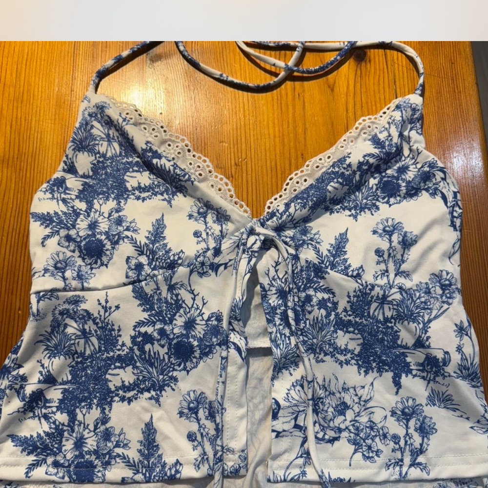 SHEIN Blue Floral Lace Trim Crop Top